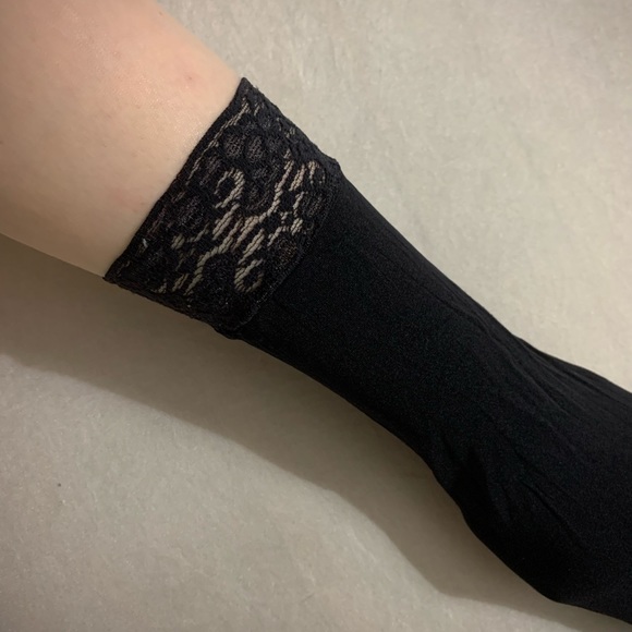 Lace Bottom Capri Tights! - Picture 2 of 5